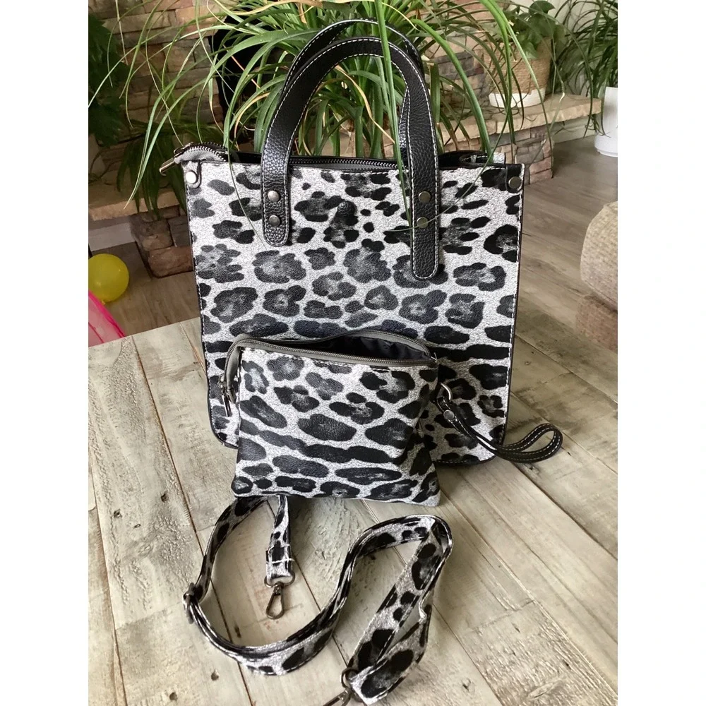 Modern+Chic Leopard Print Tote Bag and Wristlet Set Black WhiteGrey Animal Print